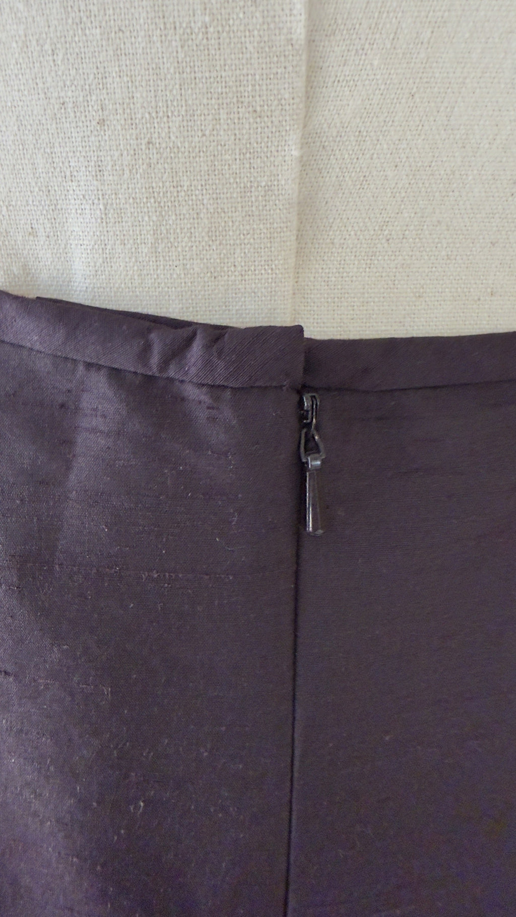 Casual Corner silk skirt zipper and waistband detail