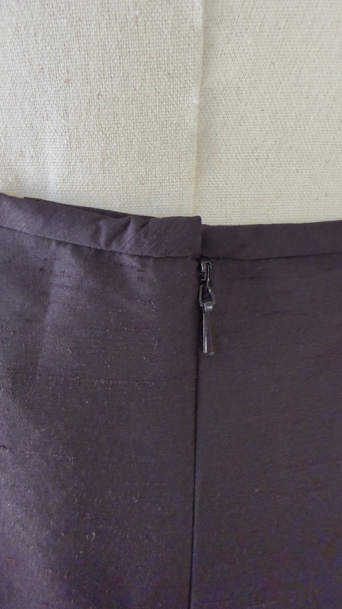 Casual Corner silk skirt zipper and waistband detail