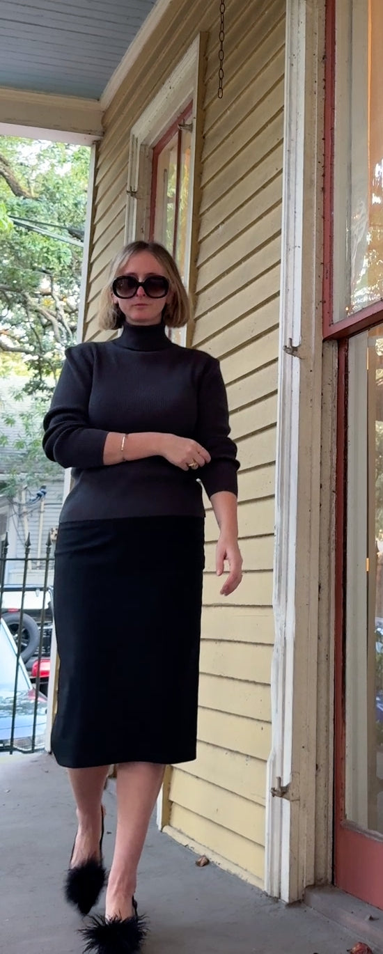 INV-230 Façonnable wool skirt editorial