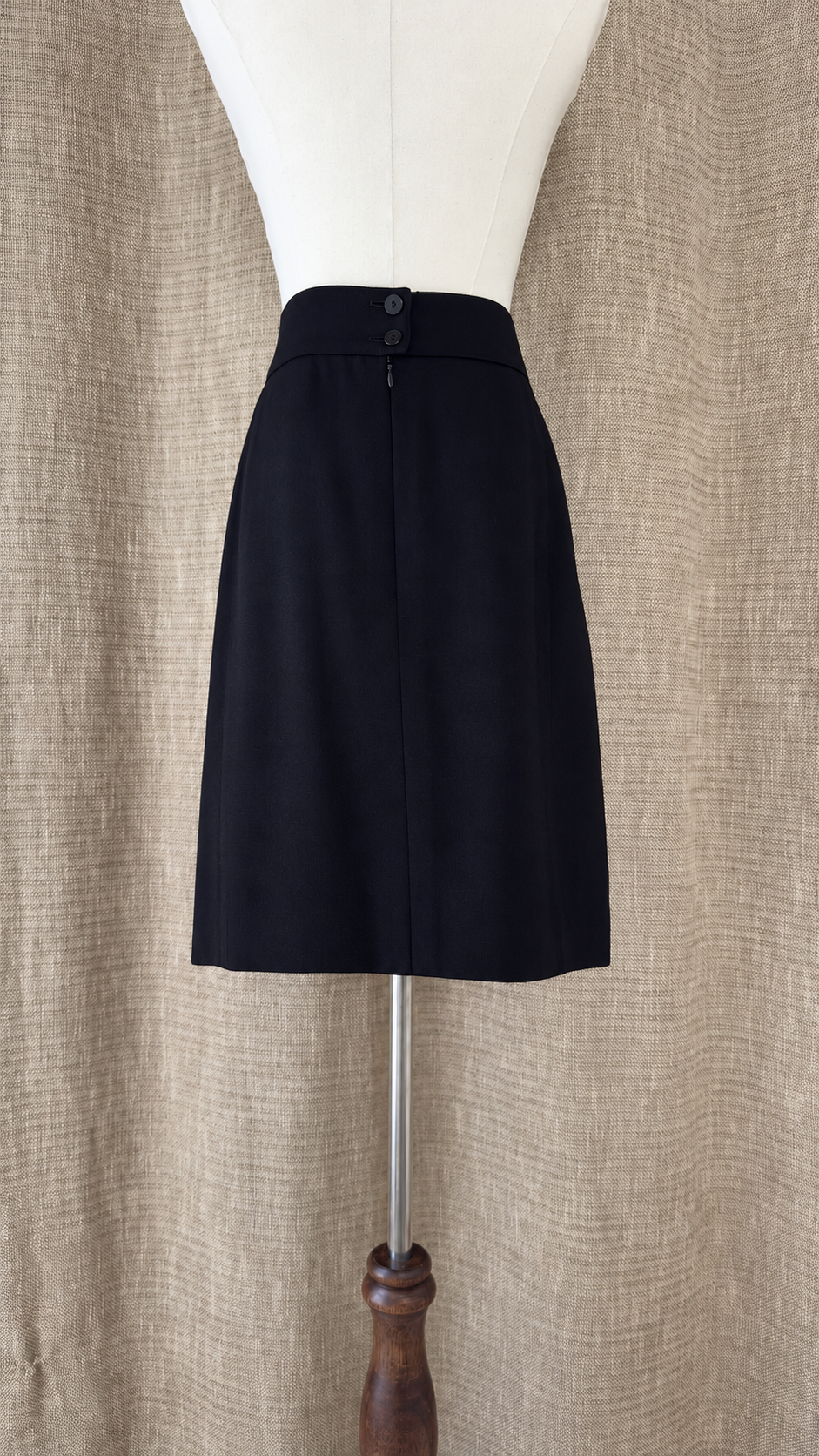 INV-026 Escada mannequin back