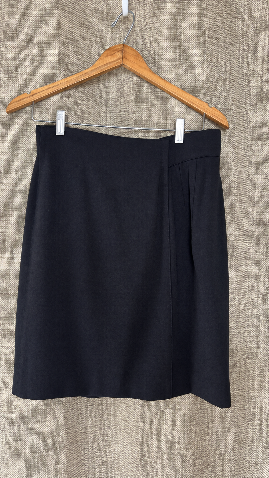 INV-026 Escada hanging front
