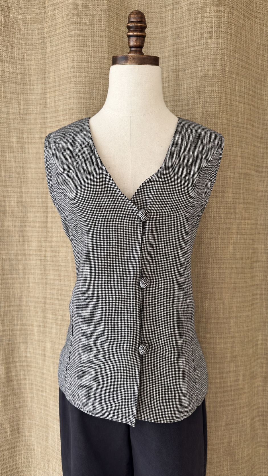 INV-042 Orvis mannequin front