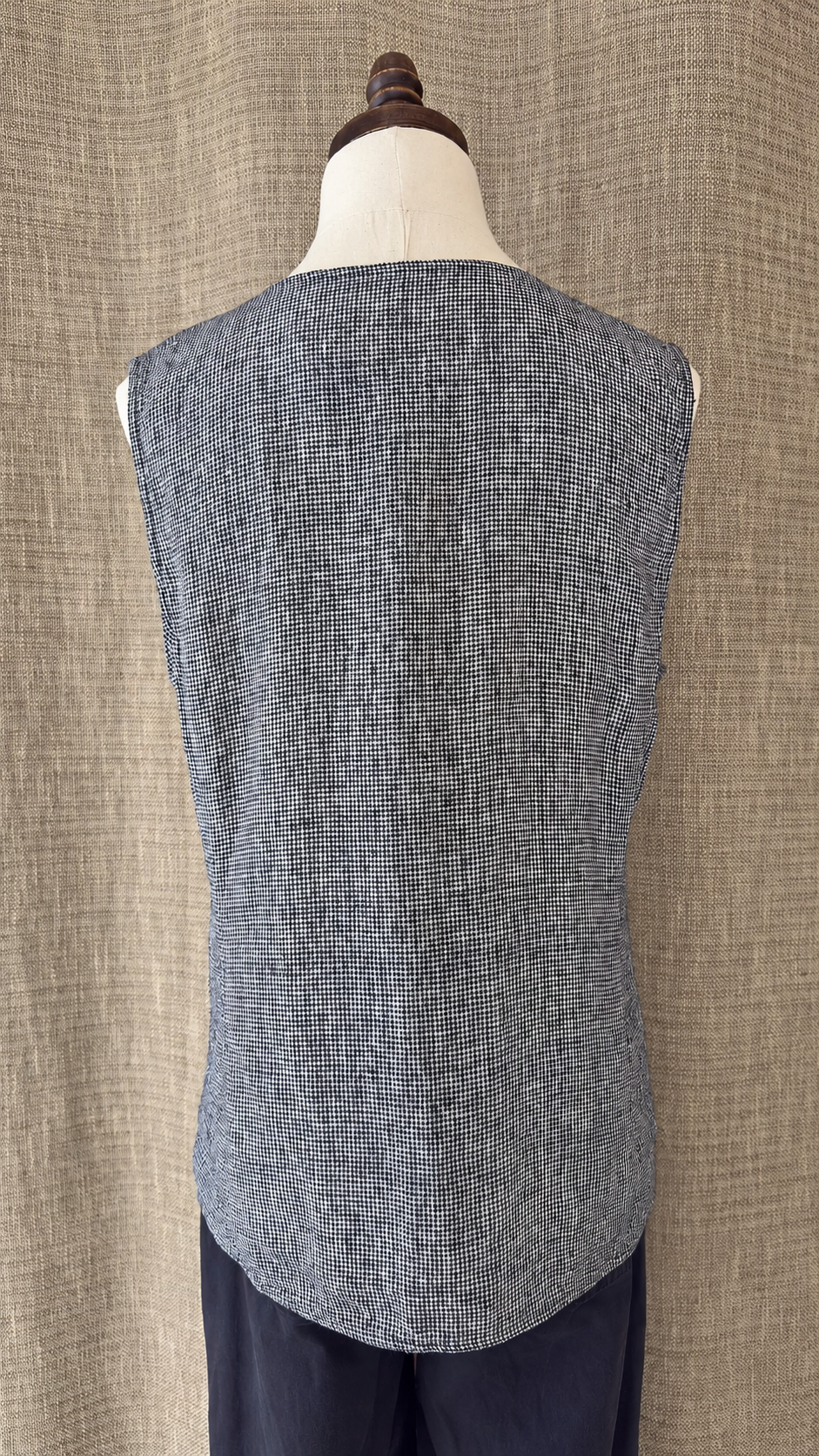 INV-042 Orvis mannequin back