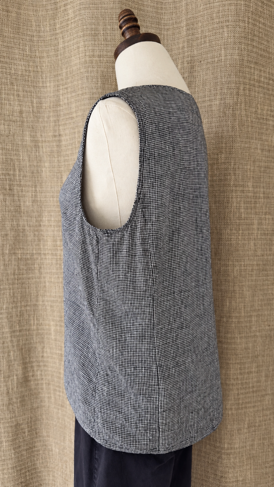 INV-042 Orvis mannequin side
