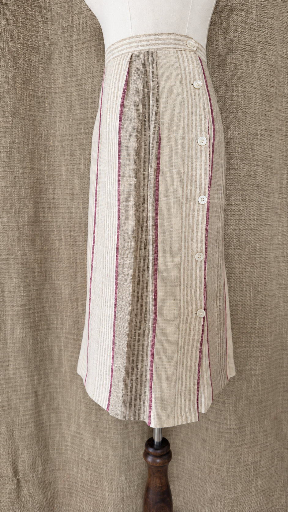 INV-043 Megan Ltd. 1980s linen skirt button-side construction