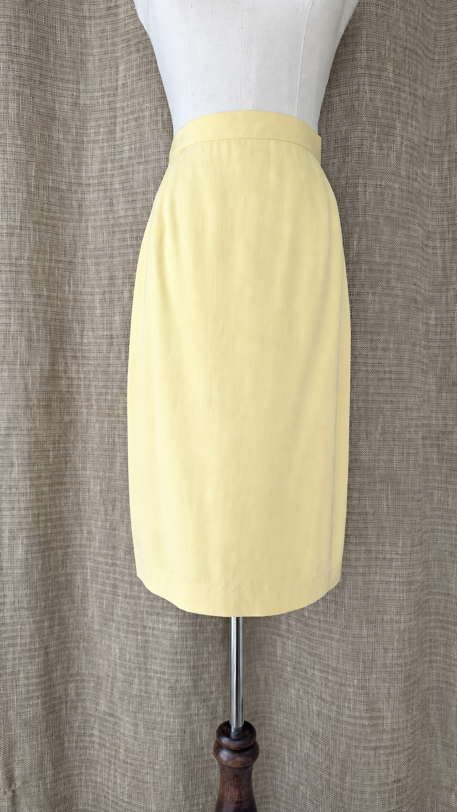 INV-049 Episode butter-yellow silk skirt mannequin front