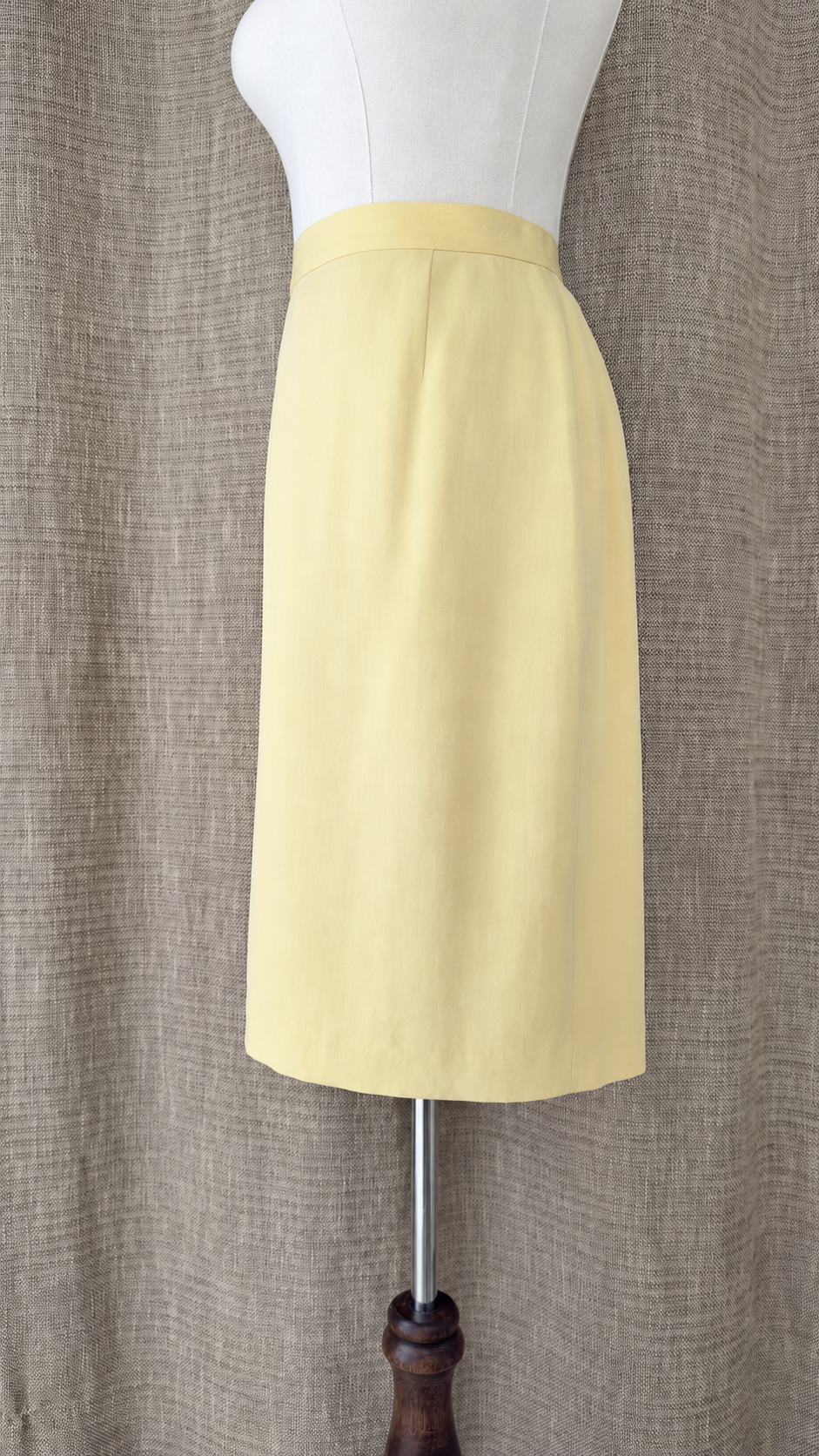 INV-049 Episode butter-yellow silk skirt mannequin side