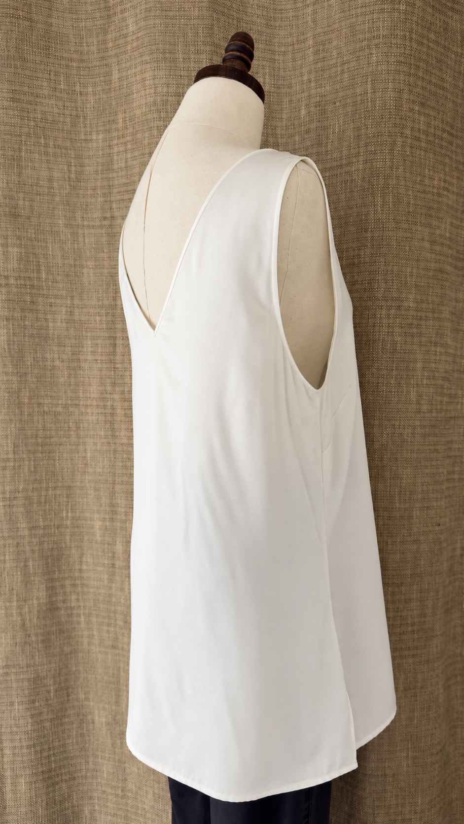 INV-092 Ravella mannequin back