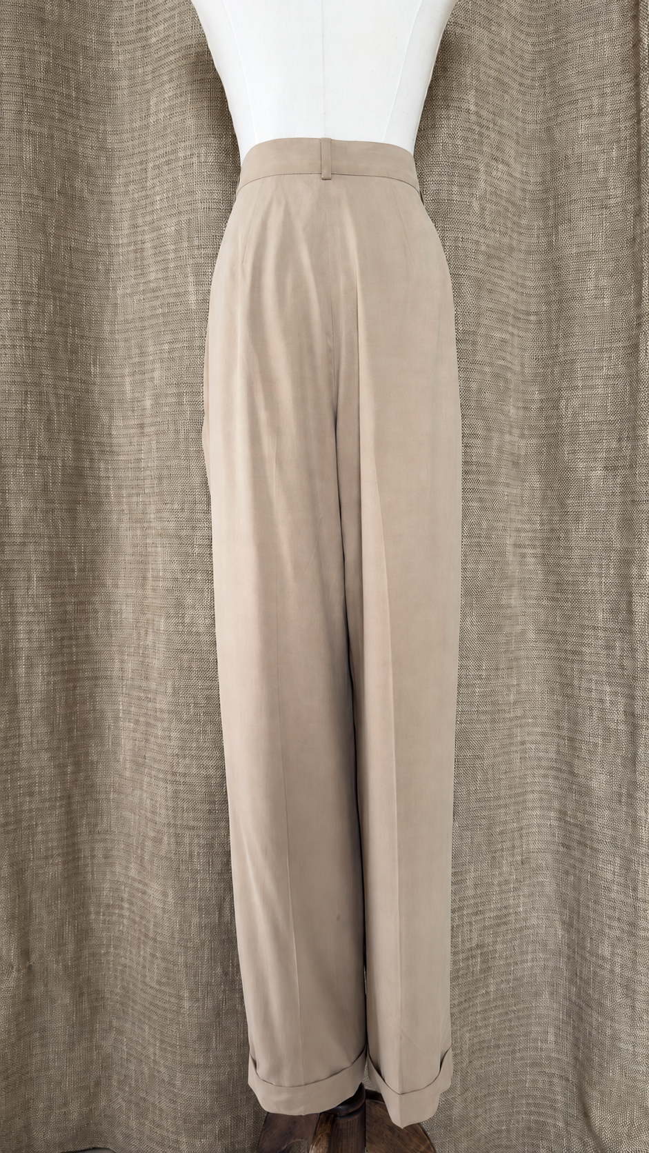 INV-093 Preview Collection mannequin back