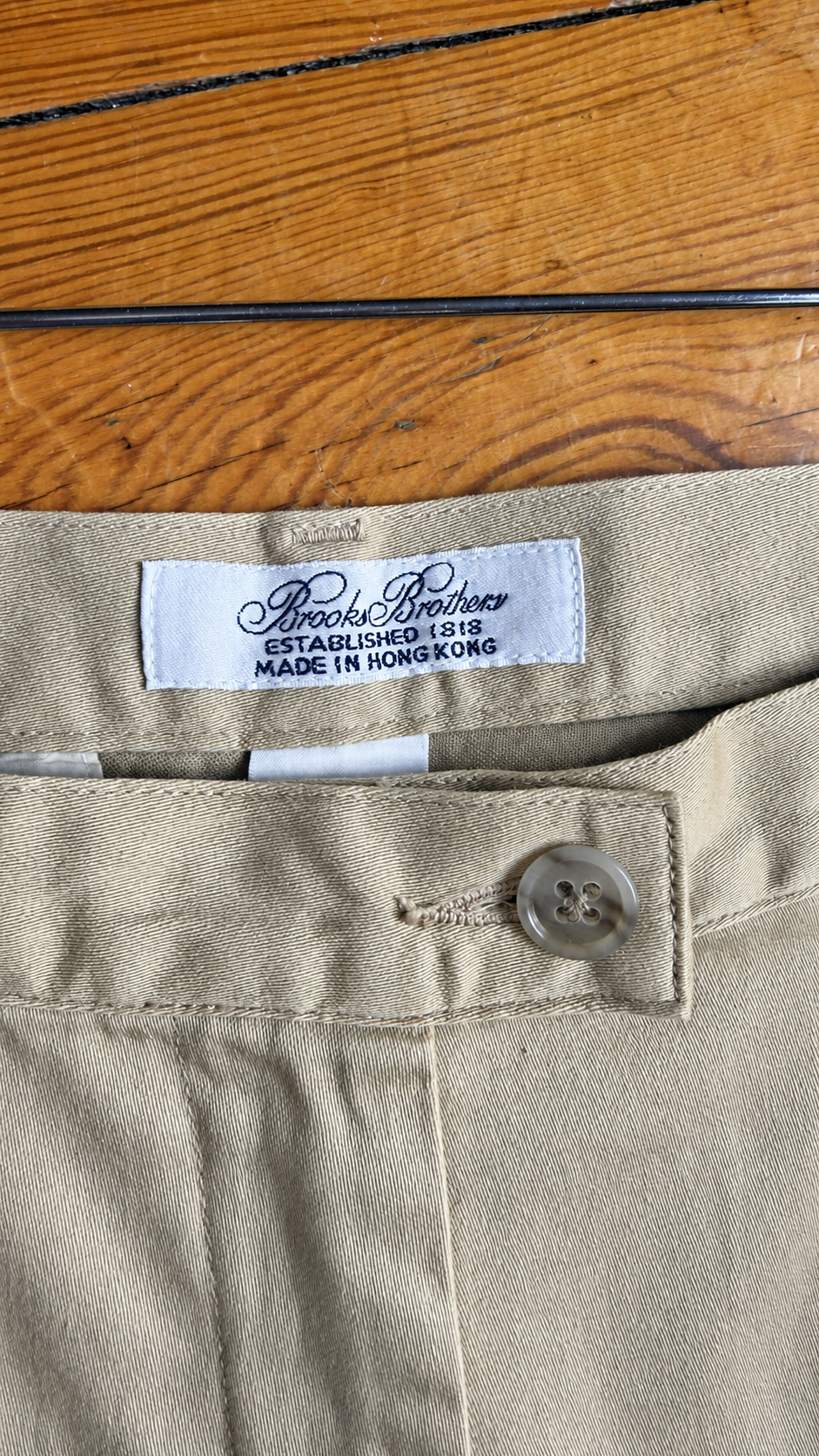INV-097 Brooks Brothers brand closure detail