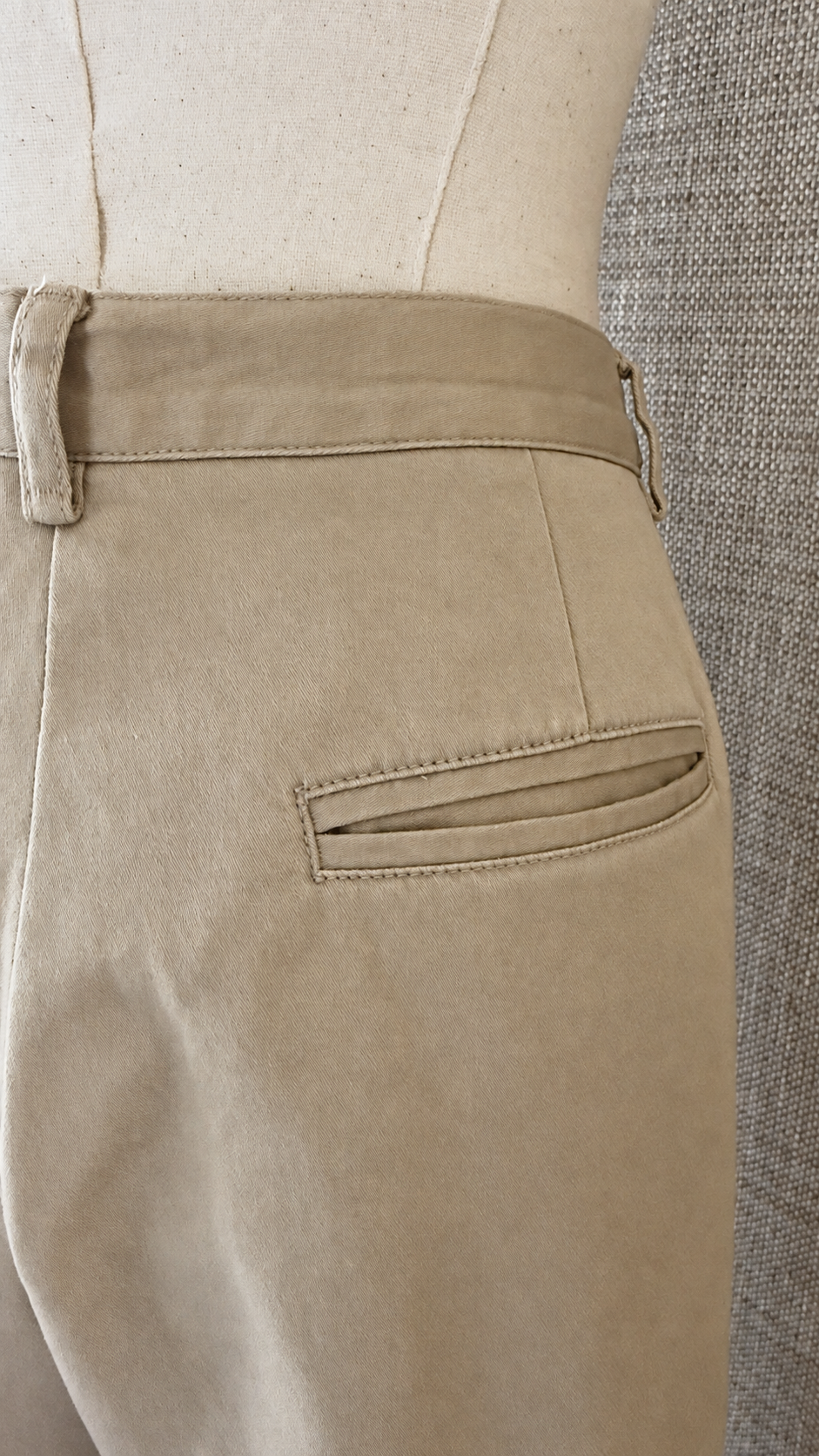 INV-097 Brooks Brothers back pocket detail