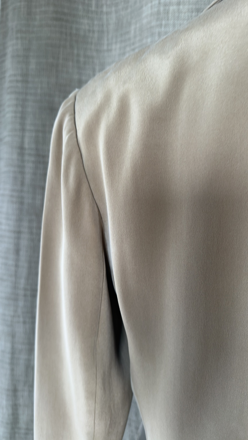 Jones New York camel silk blazer shoulder condition detail