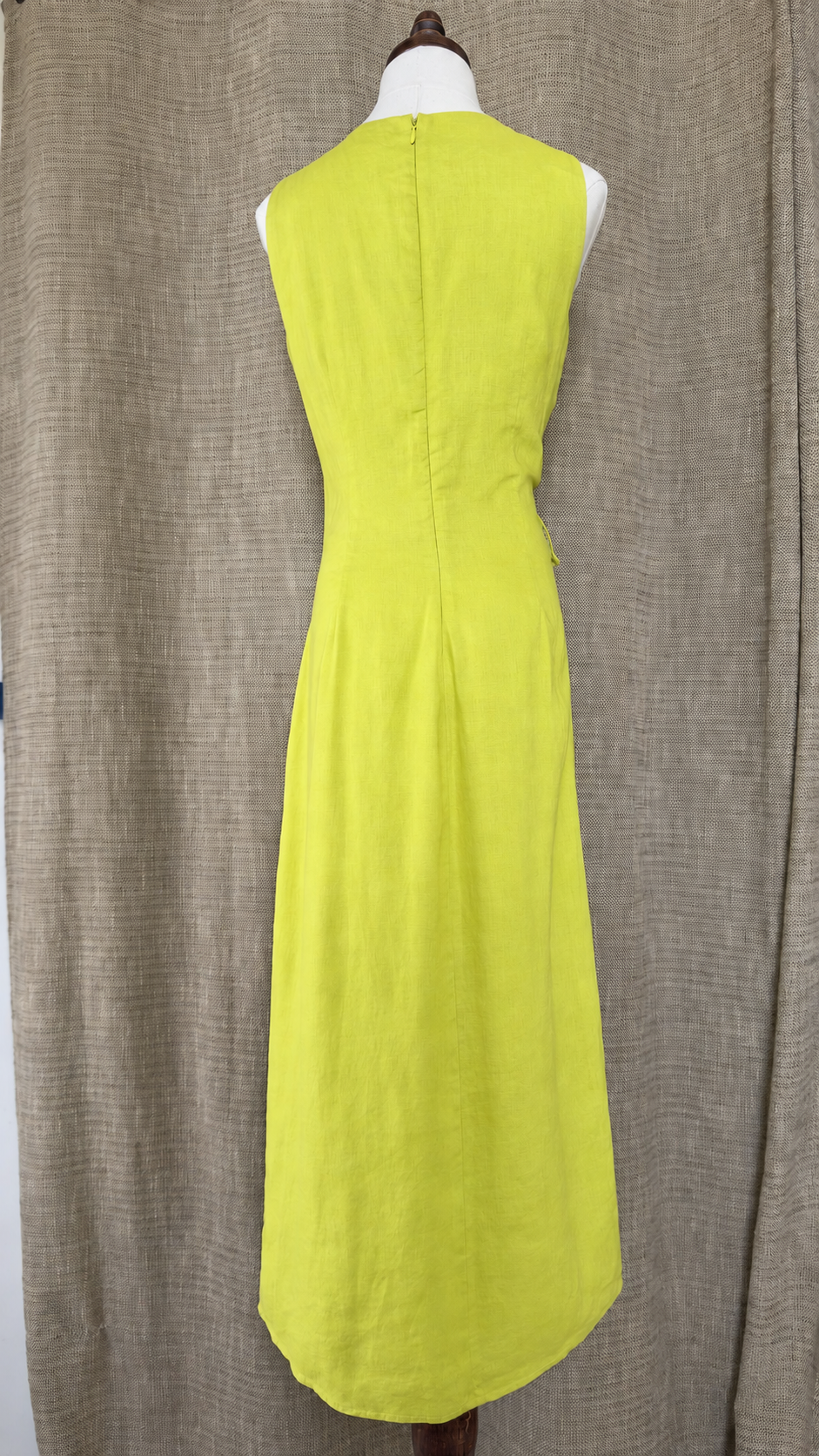 INV-268 Magaschoni linen dress mannequin back