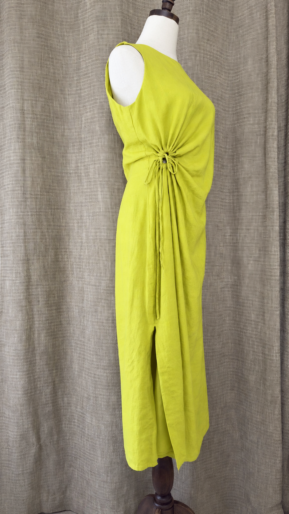 INV-268 Magaschoni linen dress mannequin side