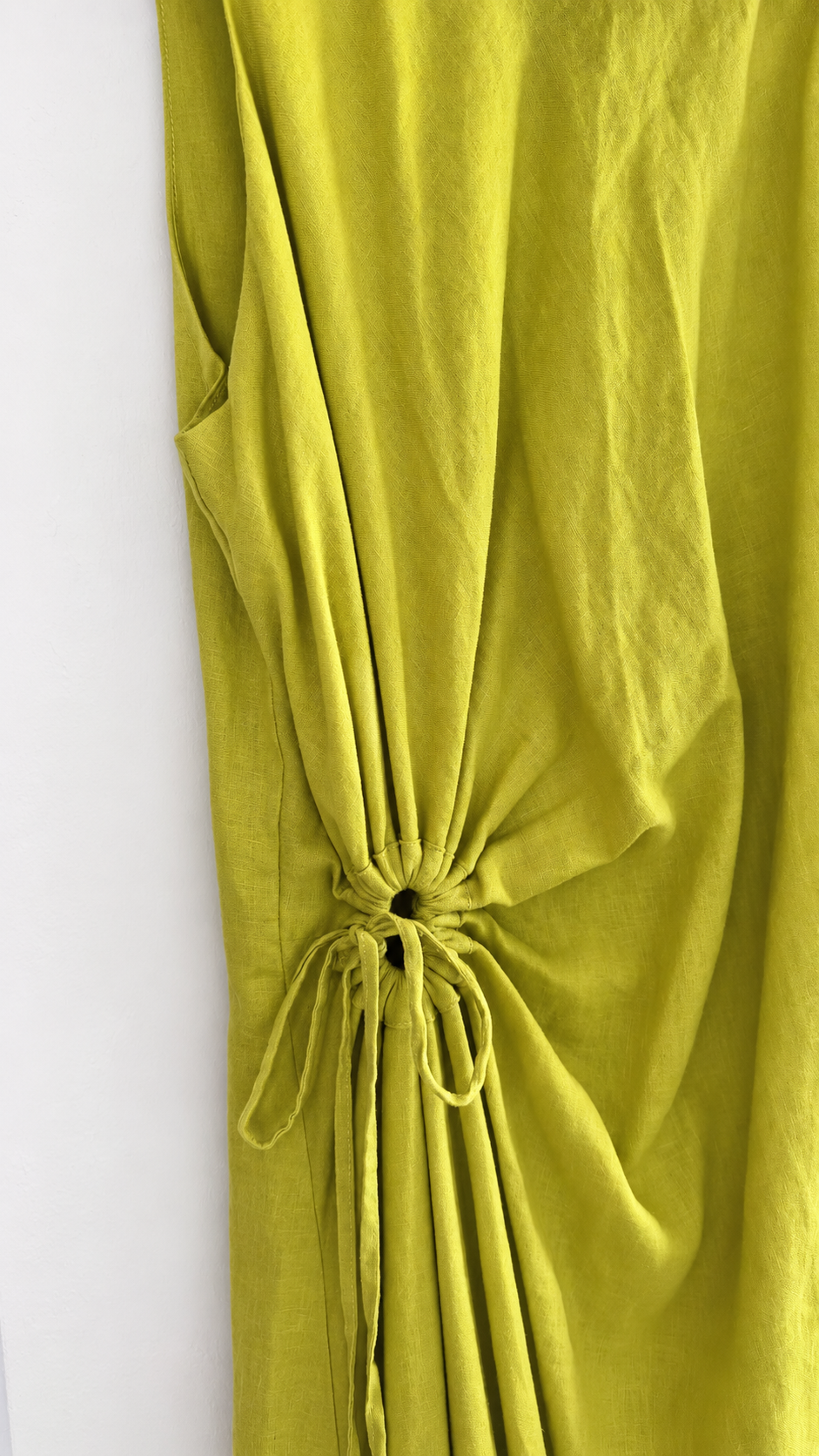 INV-268 Magaschoni linen dress side cutout and ruching detail
