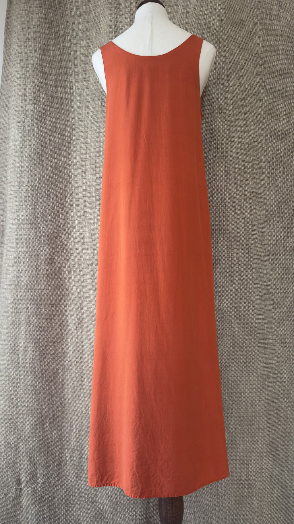 INV-017 Tweeds silk dress mannequin back