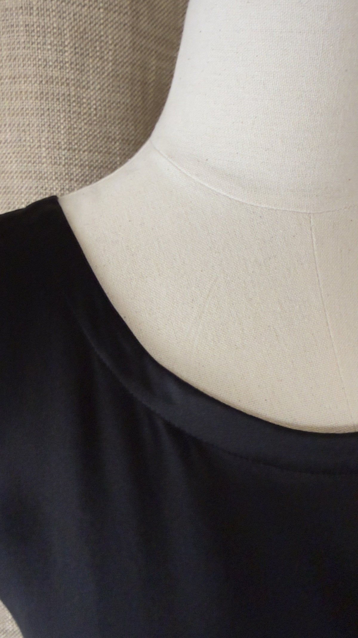 INV-103 Eileen Fisher silk top neckline detail