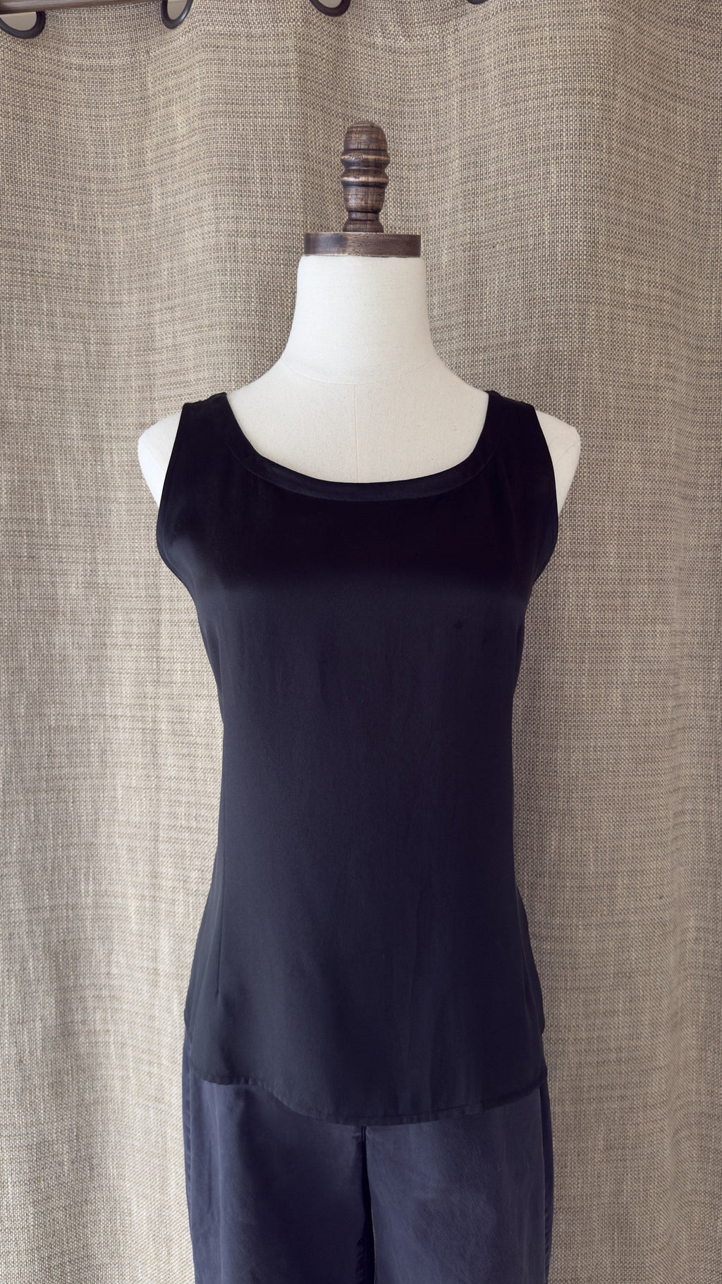 INV-103 Eileen Fisher silk top mannequin front